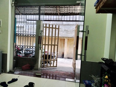 Tầng 1 3 mặt thoáng tập thể  mặt đường nguyễn phong sắc, mặt tiền 7m, tiện kinh doanh làm vp 0