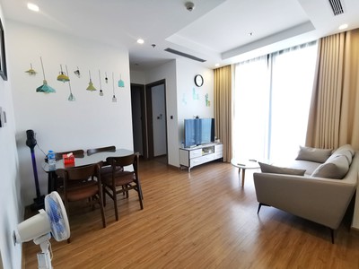 Cho thuê 2  ngủ căn hộ vinhome green   bay  có bể bơi 2