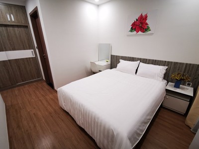 Cho thuê 2  ngủ căn hộ vinhome green bay view tầng cao 1