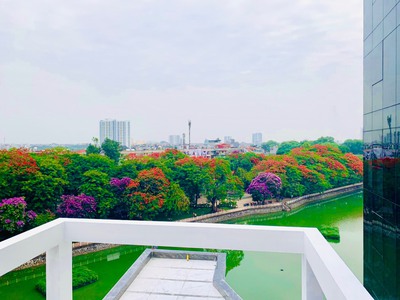 Cho thuê căn hộ studio  phố ngọc lâm - long biên 50m2   full đồ. thang máy 2