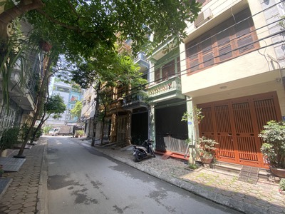 Bán nhà hoàng quốc việt, ô tô vào nhà, 4 tầng, 4 ngủ, 97m, 13 tỷ. 0