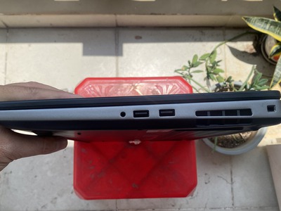 Dell precision 7530 phiên bản XEON E-2176M Ram 64Gb 4