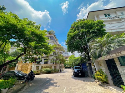 Bán siêu biệt thự  vườn đào, tây hồ. 230m2x4  mt12.8m  giá 118 tỷ. phương 1