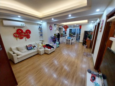 Bán chcc 100m2, 3 pn, 2wc, với view quảng trường gold mark và hồ tùng mậu, sổ đỏ chính chủ 0