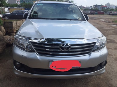 Cần bán xe Toyota Fortuner máy xăng 2 cầu đời 2013 0