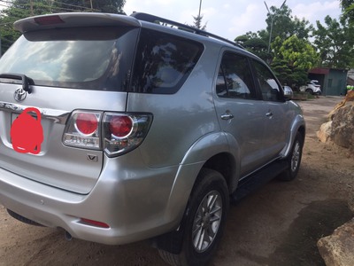 Cần bán xe Toyota Fortuner máy xăng 2 cầu đời 2013 1