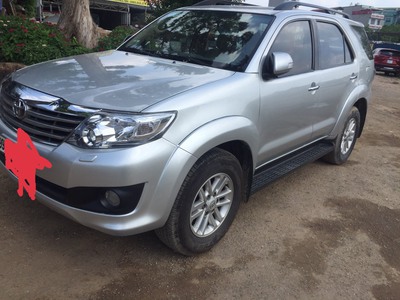 Cần bán xe Toyota Fortuner máy xăng 2 cầu đời 2013 2