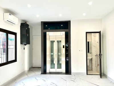 Nhà mặt phố triệu việt vương, 43m2, 5t, 25.5tỷ, thang máy 1