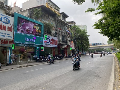 Cần cho thuê mặt bằng kinh doanh mặt đường Láng gần ngã tư Nguyễn Chí Thanh 0