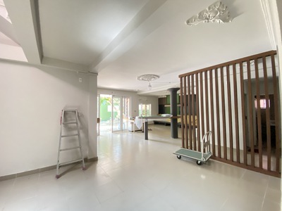 Cho thuê mặt bằng xuân thủy 500m2 150 triệu 2