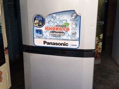 Tủ lạnh Panasonic 135 lít NR-BJ151SSV1, mới 85 bảo hành 3 tháng. 0