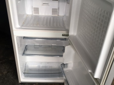 Tủ lạnh Panasonic 135 lít NR-BJ151SSV1, mới 85 bảo hành 3 tháng. 1