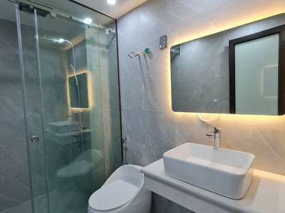 Bán Nhà 5 Tầng Mặt Công Viên Văn Cao 2