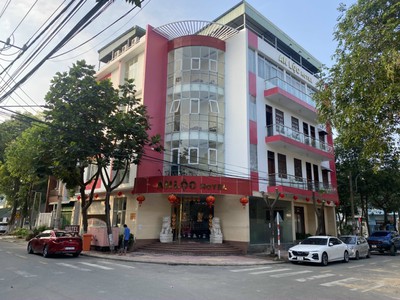 Bán căn gốc khách sạn 25 phòng cạnh đại học bình dương, ngay trung tâm thủ dầu một giá 36 tỷ 0