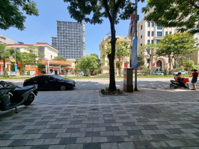 Cho thuê Mặt bằng kinh doanh 90m2 ở Phố Lạc long quân, SPA, Ngân hàng, Nail 1