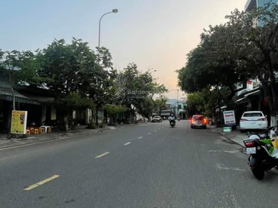 Nhà mặt tiền khuê trung, góc, đường 10.5m, 15 căn hộ, 8.x tỷ 2