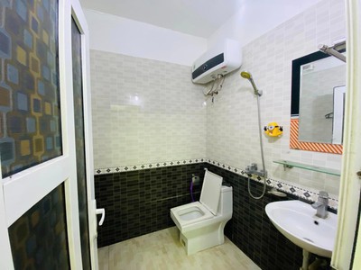 Mn879. cho thuê nhà mặt ngõ lạch tray 3 ngủ đồ cơ bản ô tô đỗ cửa 3