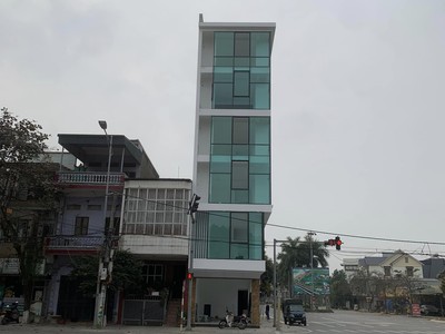 Chính chủ cần cho thuê toà nhà 6 tầng, 3 mặt tiền mới xây hoàn thiện thuộc ngã 4 đường quang trung 2