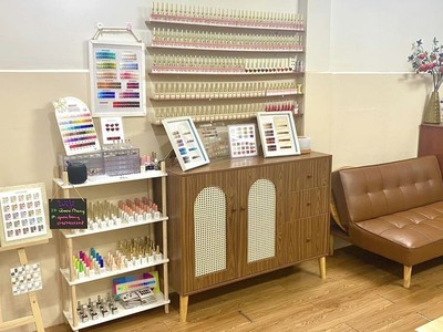 Cần sang nhượng tiệm nail khu vực quận 10 đường đào duy từ. khu vực trường đại học đông đúc 4