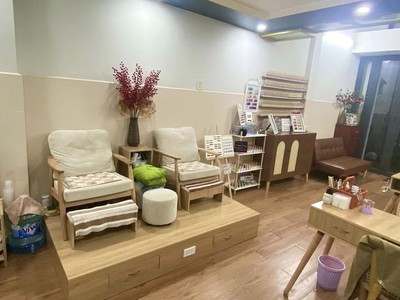 Cần sang nhượng tiệm nail khu vực quận 10 đường đào duy từ. khu vực trường đại học đông đúc 3