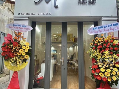 Cần sang nhượng tiệm nail khu vực quận 10 đường đào duy từ. khu vực trường đại học đông đúc 0