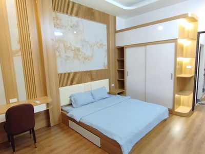 Cần bán Nhà Ngã Tư Sở, Thanh Xuân. Oto chánh, oto vào nhà. 42m x4tầng. giá 6,x tỷ 0