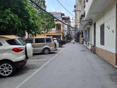 Cần bán Nhà Ngã Tư Sở, Thanh Xuân. Oto chánh, oto vào nhà. 42m x4tầng. giá 6,x tỷ 3