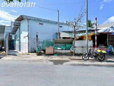 Bán nền lớn mặt tiền đường số 7 trục chính kdc cbgv đại học cần thơ . ngang gần 8m 0