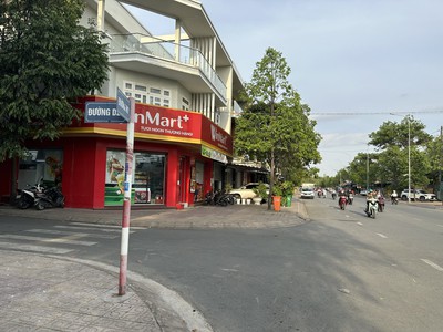 Cho thuê nhà mặt tiền 1 trệt 2 lầu đường n1 khu d2d trung tâm biên hòa,đường xe tải né nhau giá chỉ 2
