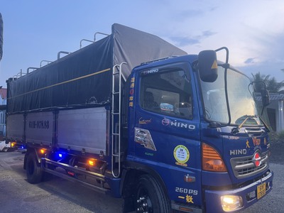 Hino 5,2tấn đời 2004. thùng dài 6,1met 1
