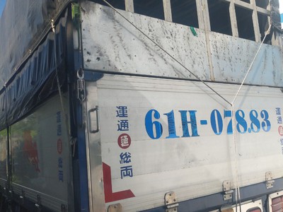 Hino 5,2tấn đời 2004. thùng dài 6,1met 4
