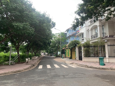 Nhà đang cho thuê 2 tỷ/năm. do cần tiền nên chủ bán gấp, dt 600m2 giá 32 tỷ 3