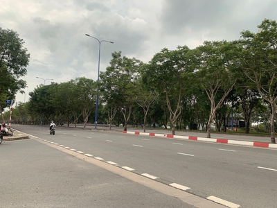 Nhà đang cho thuê 2 tỷ/năm. do cần tiền nên chủ bán gấp, dt 600m2 giá 32 tỷ 4