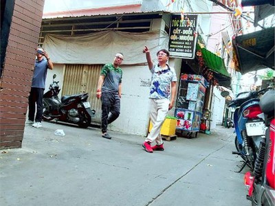 Bán nhà nguyễn khoái quận 4 39m2 nhỉnh 2ty cách xe hơi 5 căn nhà hẻm thông shr 3