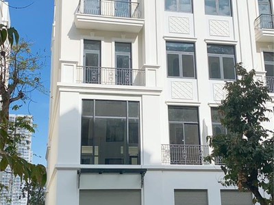 Chính chủ cần bán gấp nhà phố manhattan tại khu vinhomes grand park  quận 9. 0