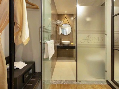 Bán khách sạn 3  mặt tiền đường Biệt Thự - Nha Trang - Cách biển 200m 1