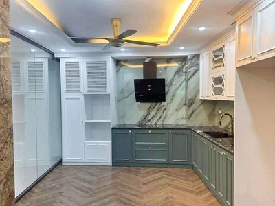Nhà đẹp lõi Bồ Đề xây mới, ô tô thông, sát phố, nội thất Đức, 77m2x 6t thang máy, 13 tỷ 8 3
