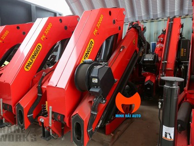 Bán cẩu gấp khúc robot Palfinger 0