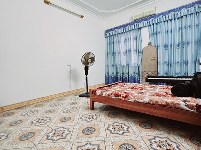 Bán nhà ngõ 302 phố văn cao 3 tầng có 3 ngủ, giá rẻ chỉ 2.1 tỉ 1