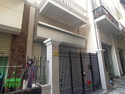 Bán nhà ngõ 302 văn cao, diện tích 48m 3 tầng, sân cổng riêng, giá 2.75 tỉ 0
