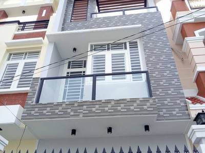 Bán nhà đúc 3 tấm đẹp,hiện đại  4x15.5  đường Gia phú Q6 0