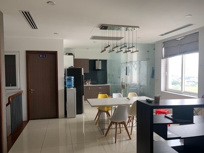 Cần bán căn hộ Lữ Gia, Phường 15, Quận 11 : -	Diện tích 171m2, 5 phòng ngủ, 4 toilet 10