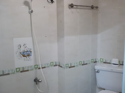 Cho thuê nhà nguyên căn hẻm 460 Nguyễn Tất Thành p18 Q4.Dt:4x15 trệt 2 lầu 2pn có nôi thất.Giá:9tr 3