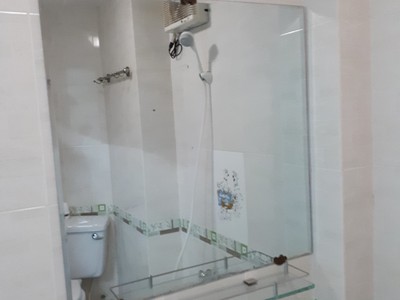 Cho thuê nhà nguyên căn hẻm 460 Nguyễn Tất Thành p18 Q4.Dt:4x15 trệt 2 lầu 2pn có nôi thất.Giá:9tr 4