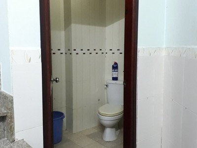 Cho thuê nhà nguyên căn hẻm 460 Nguyễn Tất Thành p18 Q4.Dt:4x15 trệt 2 lầu 2pn có nôi thất.Giá:9tr 6