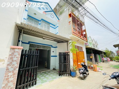 Chính chủ cần bán gấp nhà 1 lầu đường xe hơi tới trước nhà 48m , sau lưng trường học hưng long bình 1