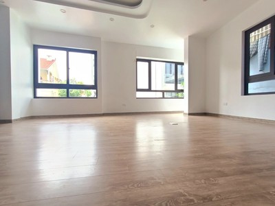 Bán nhà 6 tầng ngọc thuỵ, dt sd 68m, giá hơn 7 tỷ. 0