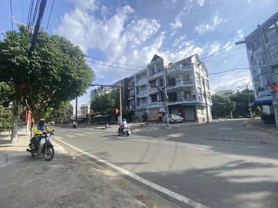 Cần tiền bán nhanh 2 sim chính chủ tứ 2 và tứ 0 đầu 09 nét căng 2184