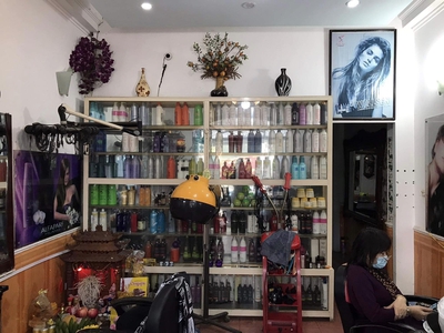 Cần tuyển nhân viên phụ ngành tóc , ưu tiên tay thành thạo nghề 0
