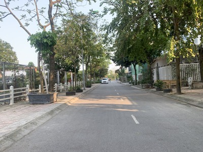 Bán gấp lô đất 60m hướng Đông View vườn hoa tái định cư Giang Biên, đường 13m có vỉa hè 1